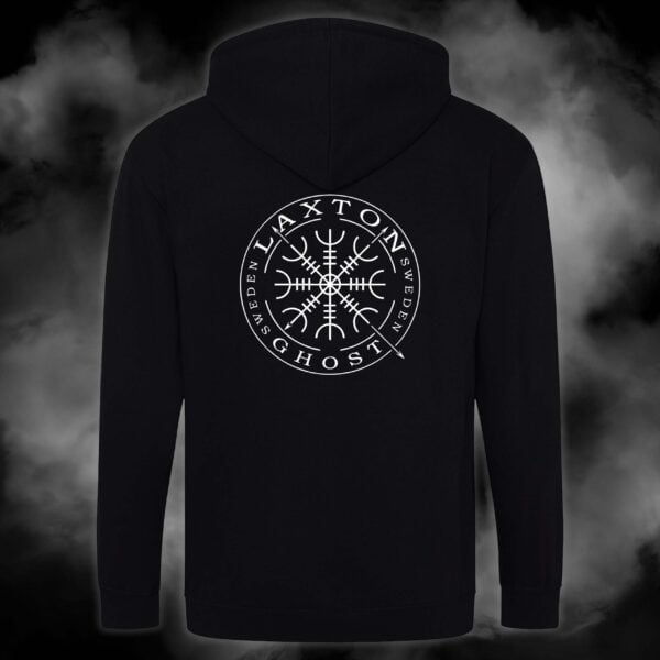 Svart hoodie med LaxTon Ghost Sweden Vegvísir-logga på ryggen
