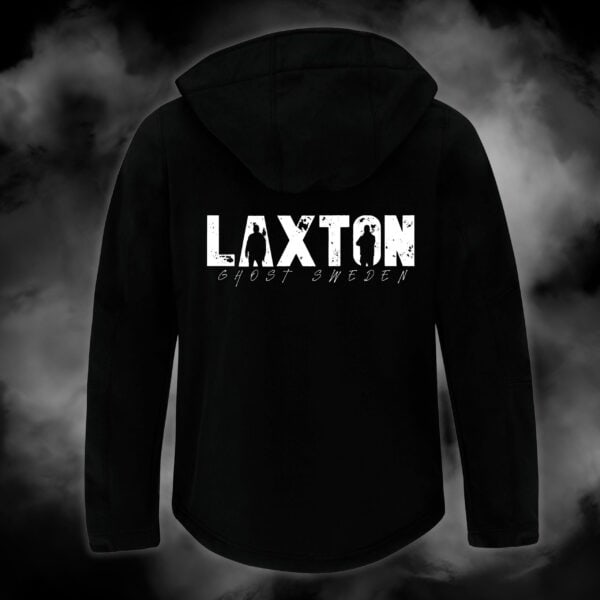 Svart hoodie med stor LaxTon Ghost Sweden-text på ryggen